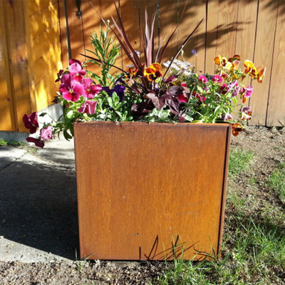 890 * 720 * 440 มม. ชาวไร่โลหะกลางแจ้งขนาดใหญ่ Corten กระถางดอกไม้ทนต่อสภาพอากาศ