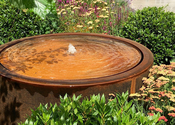 Custom Corten Steel Waterfall Water Fountain คุณสมบัติน้ำโลหะ