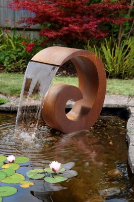 คุณสมบัติน้ำโลหะกลางแจ้ง Corten Steel Water Fountain เครื่องประดับสวน