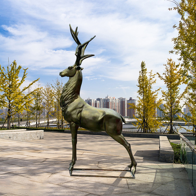 Gnee Garden เหล็กหล่อกลางแจ้งประติมากรรมโลหะทองเหลือง Elk Statue