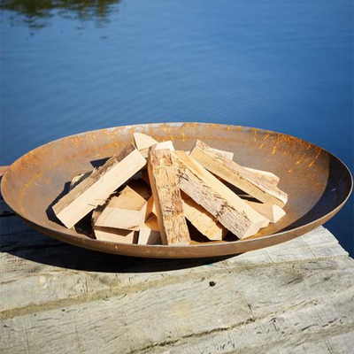 หลุมไฟกลางแจ้ง 100 ซม. 80 ซม. เส้นผ่านศูนย์กลางโลหะทรงกลม Leaf Design Fire Pits
