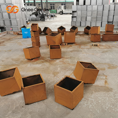 เครื่องปลูกเหล็กกลางแจ้ง Silver Weathering สี่เหลี่ยมขนาดใหญ่