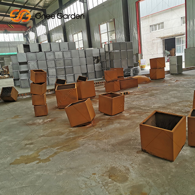 เครื่องปลูกเหล็กกลางแจ้ง Silver Weathering สี่เหลี่ยมขนาดใหญ่