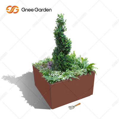 กล่องเหล็กชาวไร่ Corten Steel ที่เป็นสนิมในลานกลางแจ้ง