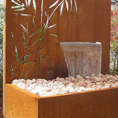 น้ำพุเหล็ก Corten Steel ขนาด 1500x1000x600 มม. พร้อมแผงหน้าจอตัดด้วยเลเซอร์