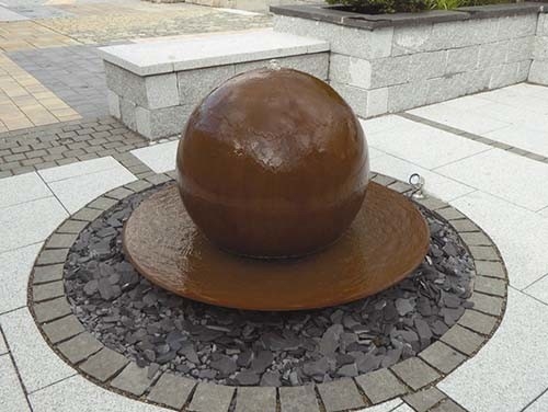 Outdoor Rusty Corten Steel Garden Fountain Ball รูปน้ำตก