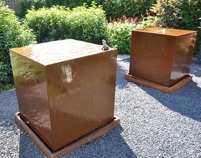 1100mm Square Metal Garden Ornaments Corten Steel Water คุณสมบัติ