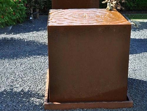 1100mm Square Metal Garden Ornaments Corten Steel Water คุณสมบัติ