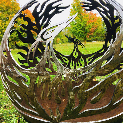 Phoenix Pattern Steel Fire Pit ลานกลางแจ้ง Corten Sphere Firepit สำหรับสวนร้อน