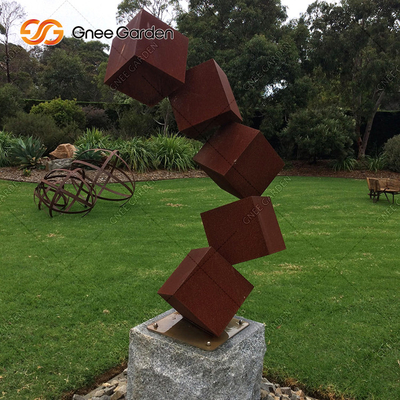 บล็อกอันตรายประติมากรรม Corten Steel สนิมประติมากรรมสวนโลหะสำหรับสนามหญ้า