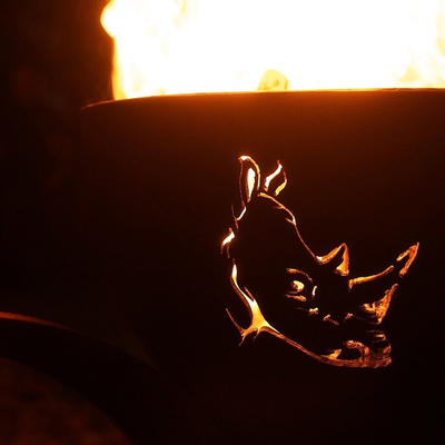 Corten Steel Fire Pit Laser Cut Animal Fire Pit แคมป์ปิ้ง การเผาไหม้ไม้ Bonfire