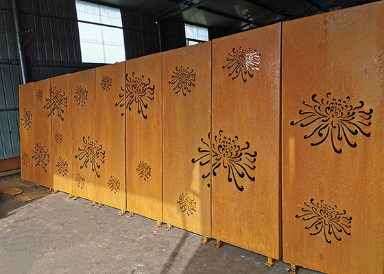 ลวดลายดอกเบญจมาศ 3 มม. เครื่องประดับสวนโลหะ Corten Steel Laser Cut Panels