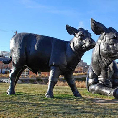 ความสูง 180 ซม. Vivid Bronze Bull ประติมากรรมกลางแจ้ง Landscape Statues