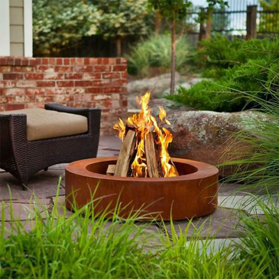สวนกลางแจ้งทรงกลม Corten Steel Fire Pit แคมป์ปิ้งสำหรับการเผาไหม้ไม้นอก